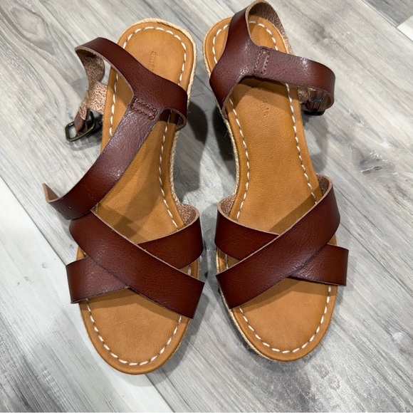 Tan and Brown Women's Sandals wedges - Picture 5 of 9